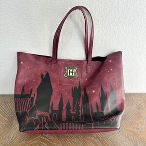 Harry Potter Hogwarts Burgundy Bioworld Tote Bag with School Crest Hogwarts